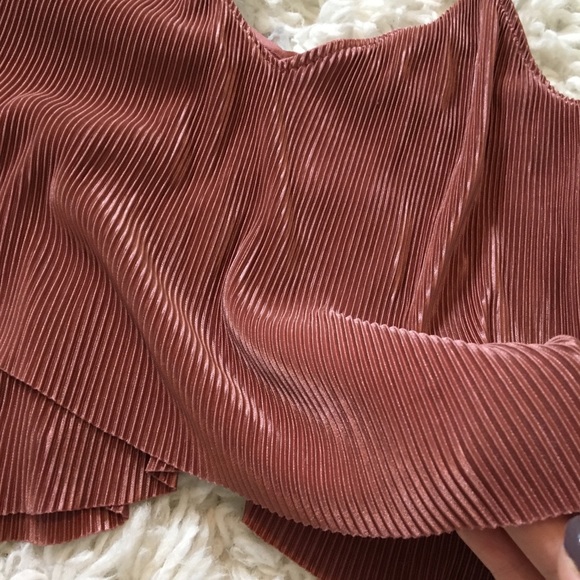 Pink shiny cropping tank top - Picture 3 of 4